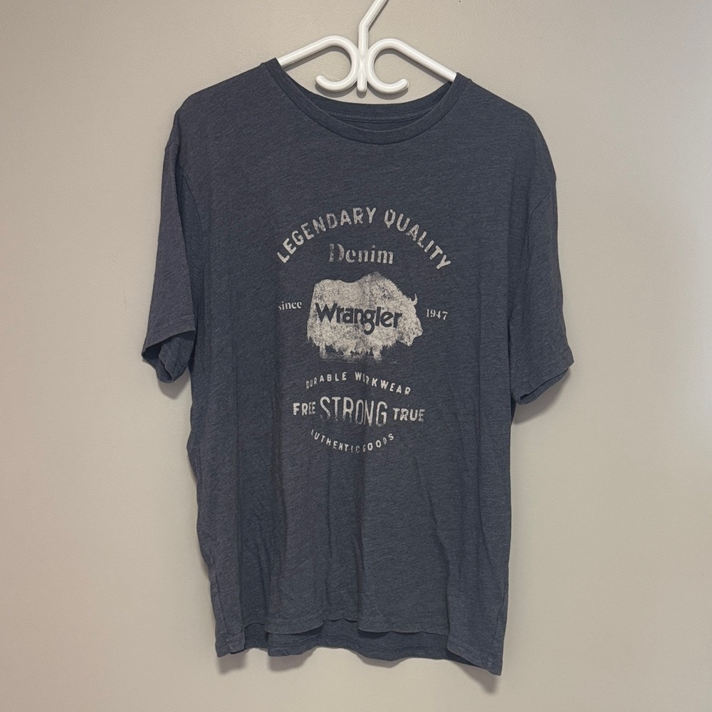 Wrangler navy blue graphic tee with white print